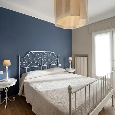 Victoria Lucus Bormani Apartment *