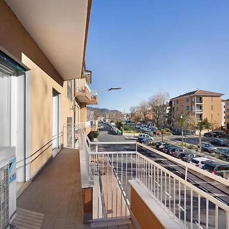 Victoria Lucus Bormani Apartment Diano Marina