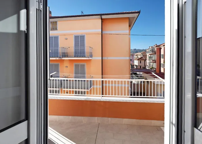 Victoria Lucus Bormani *