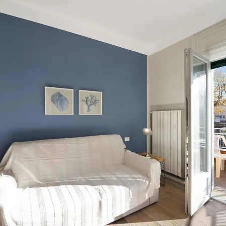 Victoria Lucus Bormani Apartment *