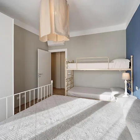 Victoria Lucus Bormani Apartment Diano Marina